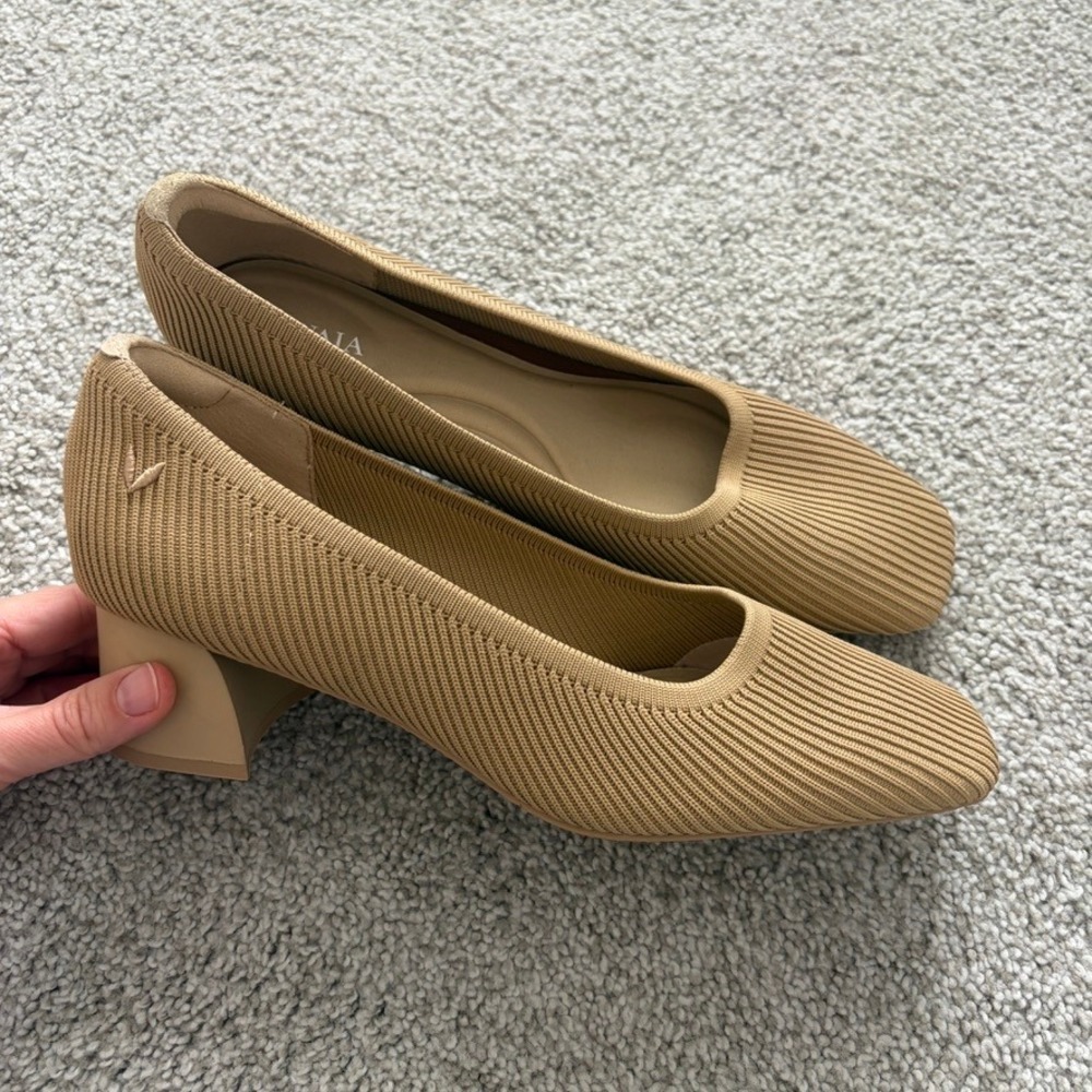 Vivaia Melody Block Heels Womens US 9 EU 40 Tan Ribbed Square Toe Pumps Office